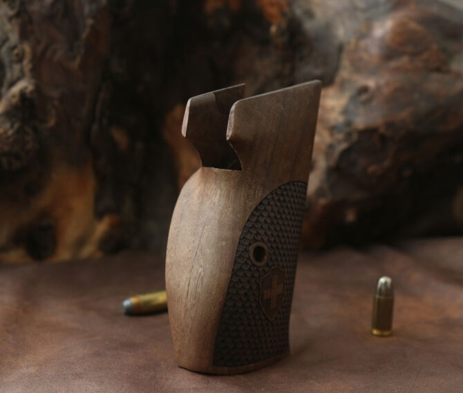 SIG P210-1/-4/-5/-6 / DK M49 Mit Fangschnurring Kompatibler Walnussgriff-684