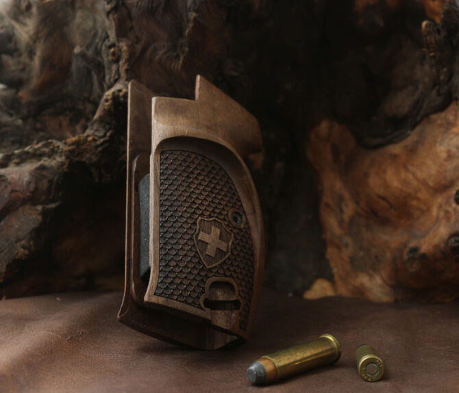 SIG P210-1/-4/-5/-6 / DK M49 Mit Fangschnurring Kompatibler Walnussgriff-684